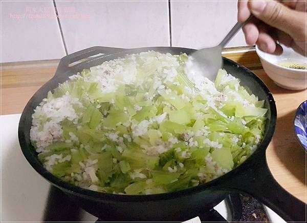 (鑄鐵鍋料理)櫻花蝦芥菜飯佐臘腸 20.jpg