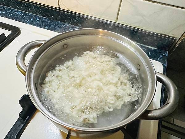 【宅配料理】常溫保存的料理包 煮匙人-老饕紅燒牛肉麵