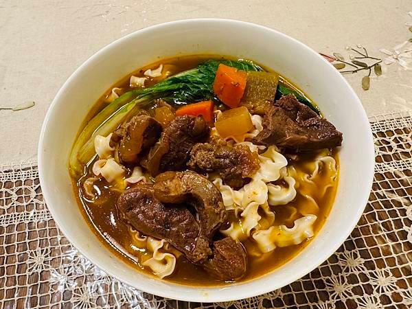 【宅配料理】常溫保存的料理包 煮匙人-老饕紅燒牛肉麵