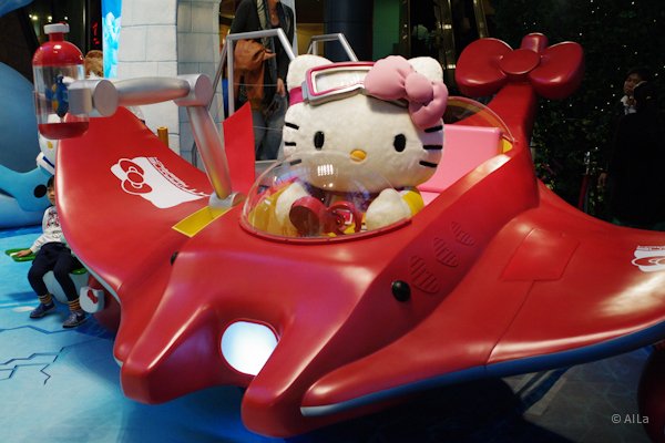 HELLO KITTY BACK TO ICE AGE