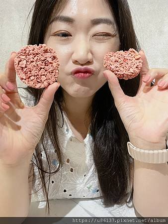 LINE_ALBUM_Kenji 健司 草莓巧酥脆片_240522_10.jpg