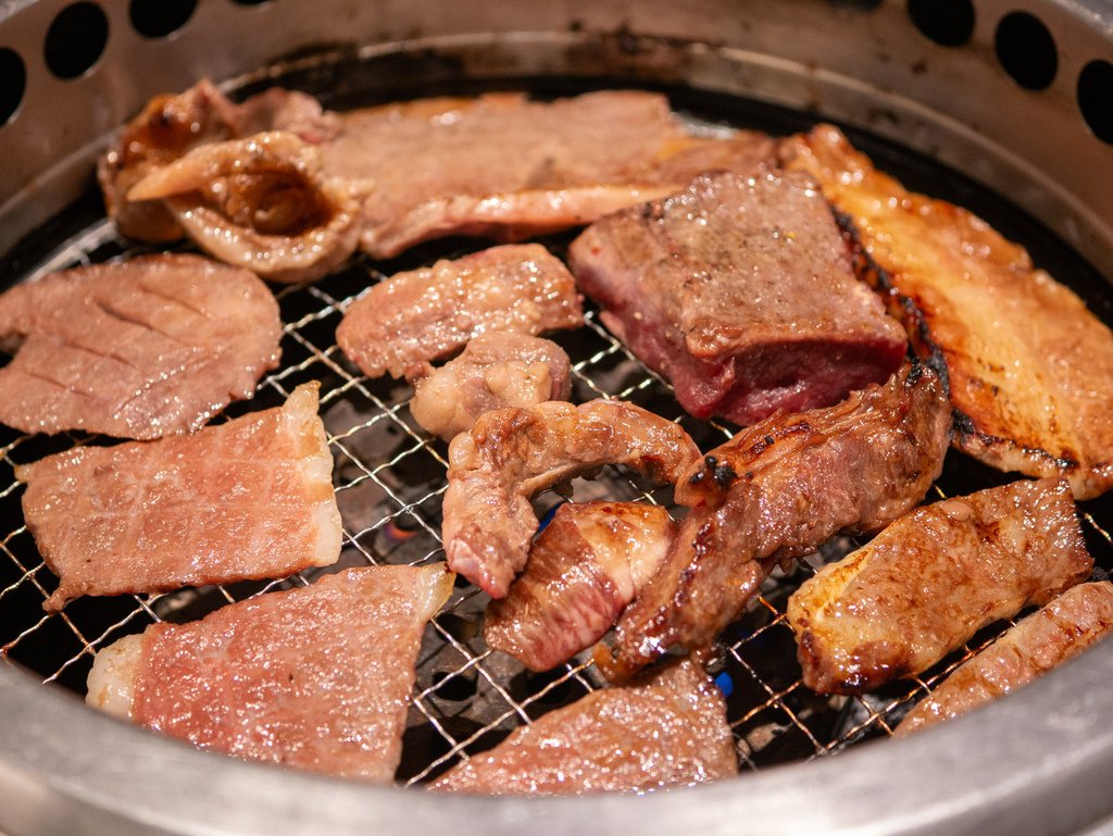 【美食】和民上村牧場 日本和牛饗宴，薩摩牛燒肉吃到飽！還有極