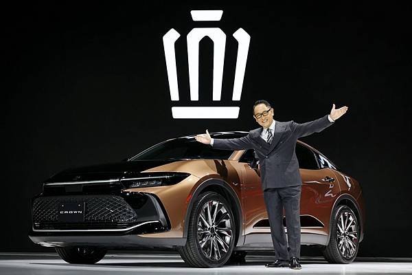 TOYOTA 皇冠CROWN.jpg