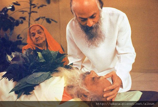 osho-dadaji-mataji1.jpg