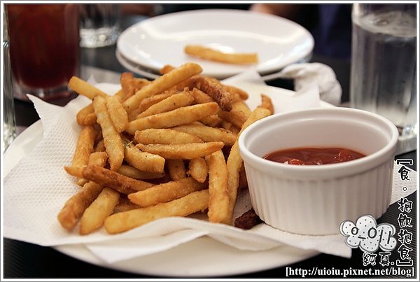 0801新店。抱飲抱食1.JPG