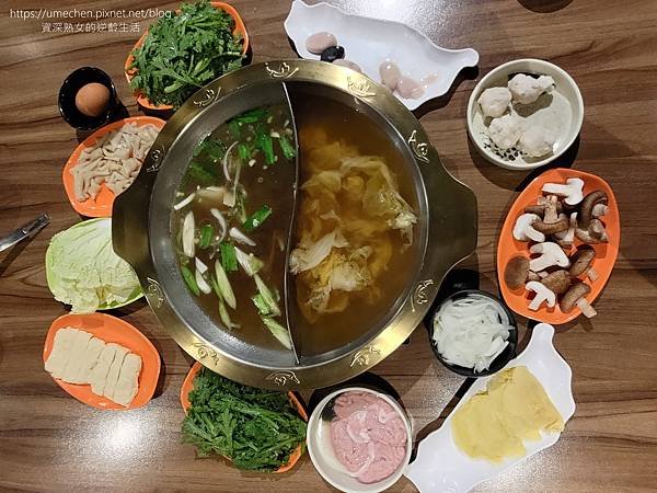 【新竹竹北】韋爐復刻食鍋：復古石頭火鍋，火鍋料、蔬菜食材一盤