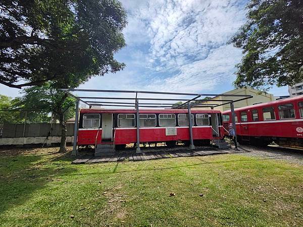 【嘉義市】阿里山森林鐵路車庫園區：鐵道迷必訪，月台、鐵道仍使