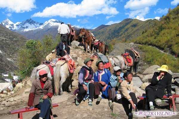 海子溝--溝口山坡上的馬夫隊.jpg