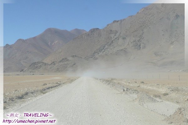 往拉薩鄉-吉普車激起陣陣塵土.jpg