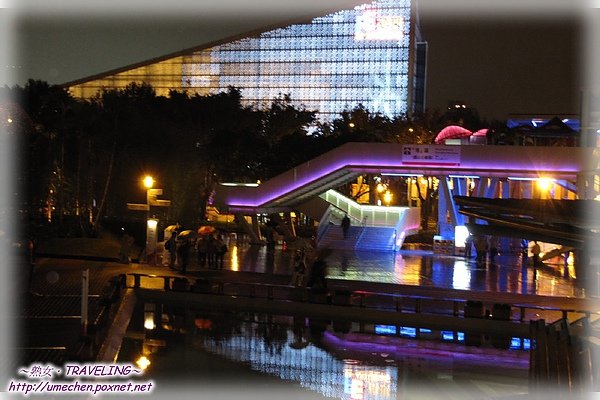 流行館與行人橋夜景-4.jpg