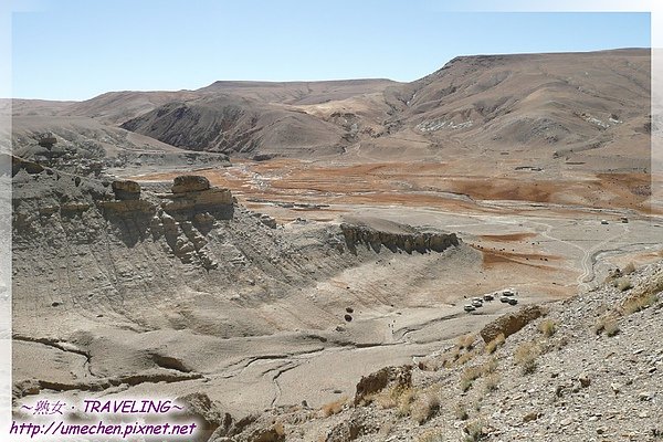 東嘎石窟-登高望遠-1.jpg