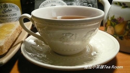 20120412我的假日Tiptree早餐──Breakfast Tea+Lemon curd 全麥吐司 (8)