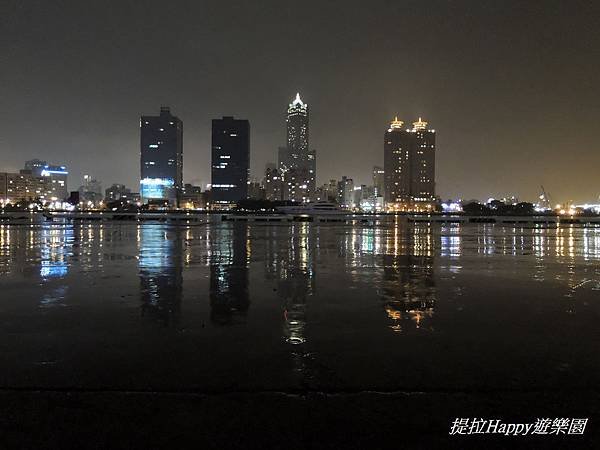 高雄真愛碼頭_夜景 (1).jpg