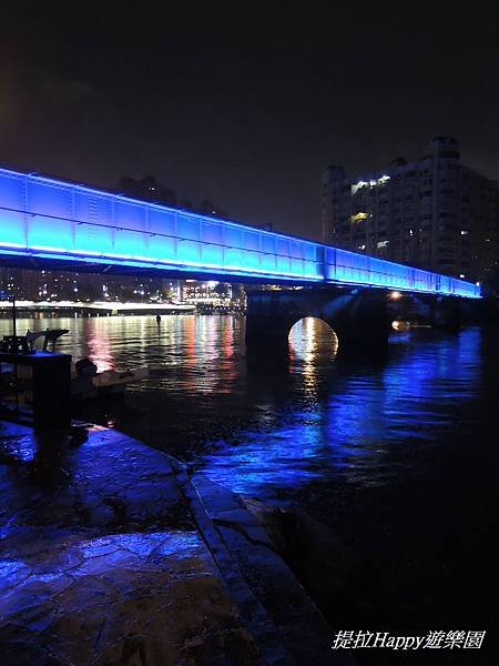 高雄真愛碼頭_夜景 (9).jpg