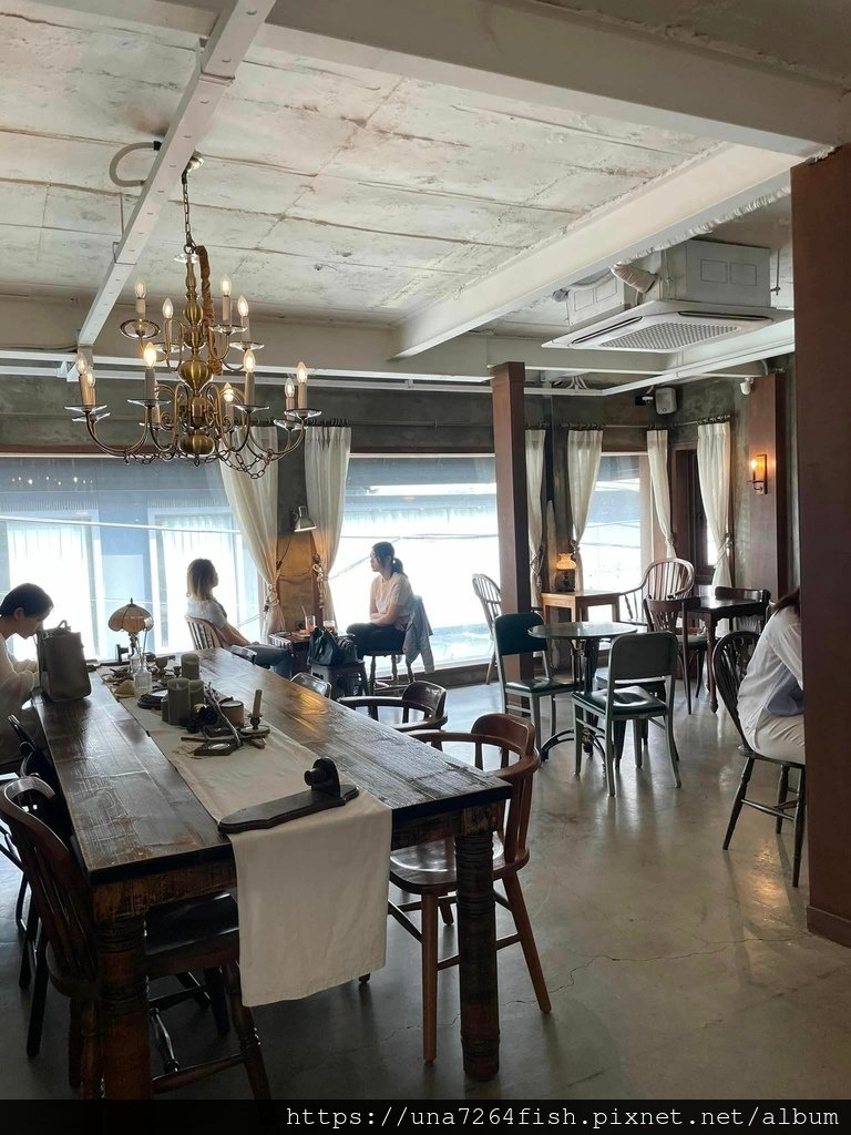 ☆地鐵2號線-建大入口站○低調溫馨衣櫥咖啡廳★ Cafe A