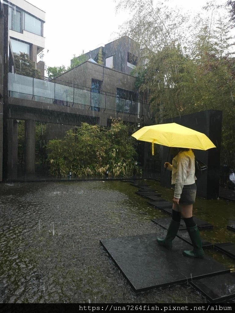 ★6號線漢江鎮站☆黑色低調風格-豪雨特報咖啡廳 ◎蛋糕◎ ☆