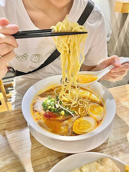 屋台拉麵必吃➤赤麵廠 レッドラーメン︱寵物友善店家︱桃園藝文