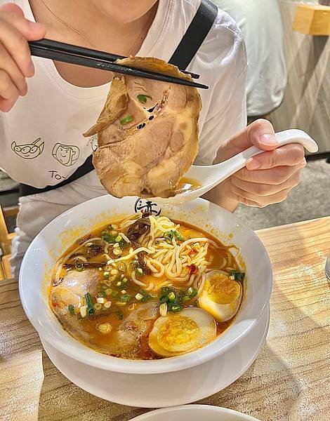 屋台拉麵必吃➤赤麵廠 レッドラーメン︱寵物友善店家︱桃園藝文