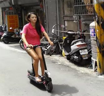 23電動滑板車08