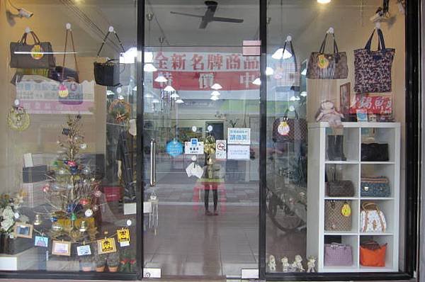 名牌精品折扣店.店內實景.奇摩.露天.拍賣.名牌精品折扣店粉絲團FB.07.7462591.0922646957