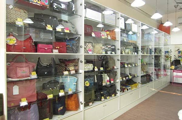 收購名牌包.名牌商品.二手名牌包.買斷.寄賣.回收.LV.GUCCI.LONGCHAMP.BURBERRY.7462591.0922646957.高雄市鳳山區青年路2段22號