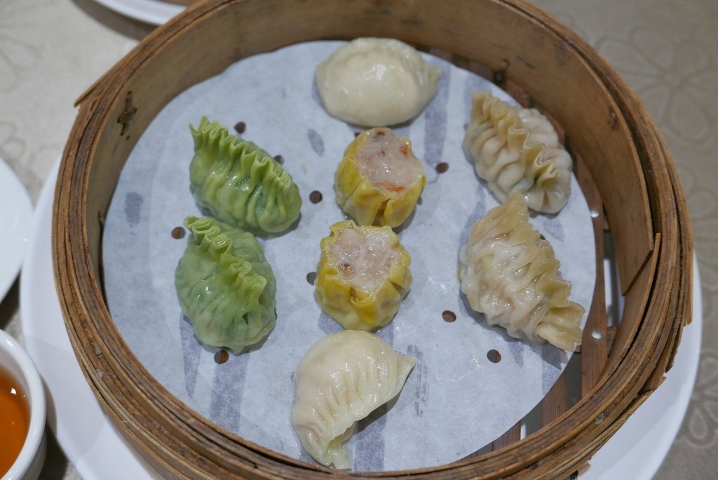 御饌臻品，檸香椒麻雞，金軒豚樂燒，梁溪脆鱔，咖哩鮮蝦粉絲煲，上海菜飯，韭菜水餃，綜合蒸餃，鮮蝦虎皮捲，流沙包，Yo Yo Tempo 優遊步調image001 (32).jpg