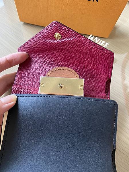 LV dauphine wallet 06.jpg
