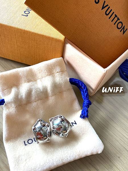 LV dauphine wallet 10 nanogram earclip.jpg