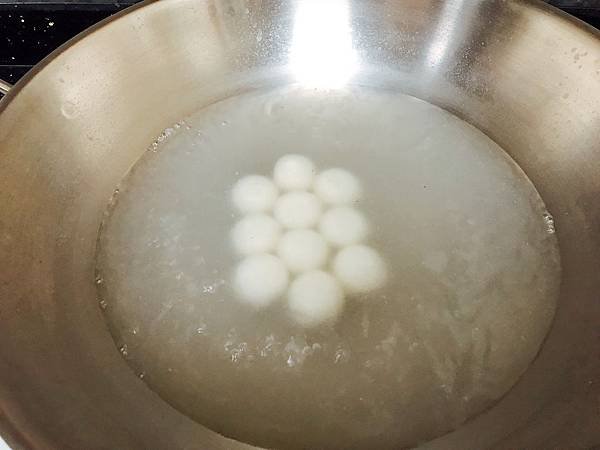 【全聯美食】生理期經痛別吃止痛藥！全聯老鷹紅豆湯方便料好又實在！搭配桂冠花生湯圓＆義美抹茶湯圓熱熱吃超暖胃又能緩解生理痛