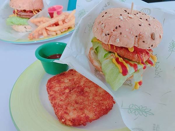 【高雄美食】高雄左營素食美食推薦。近巨蛋捷運站創意蔬食餐廳。地中海風情與素食美式料理的完美搭配！–耶蔬蔬食早午餐(附完整菜單)