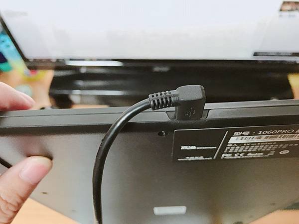 【開箱】高CP值電子繪圖板推薦！華康手繪板太貴沒關係。便宜好用的手寫板在這裡！誰說繪圖板一定要WACOM？千元也有好用畫圖板（還可當寫字板）-高漫數位板1060 PRO 繪圖板