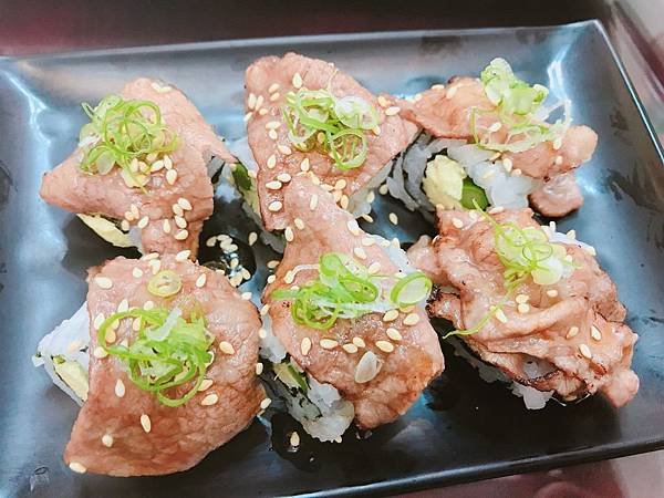 【高雄美食】高雄三民美食 / 澄清湖美食推薦。近高雄鳳山文山特區正港巷弄美食！CP值爆高新鮮日式料理。新鮮食材丼飯 / 生魚片 / 握壽司每樣都好吃到想哭－十三巷手作壽司