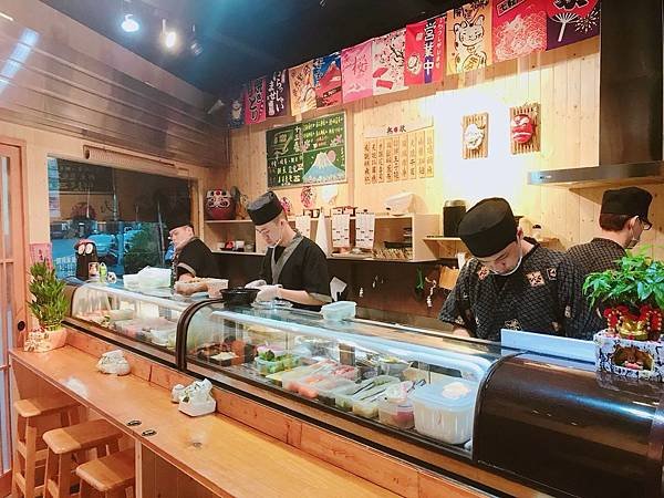 【高雄美食】高雄三民美食 / 澄清湖美食推薦。近高雄鳳山文山特區正港巷弄美食！CP值爆高新鮮日式料理。新鮮食材丼飯 / 生魚片 / 握壽司每樣都好吃到想哭－十三巷手作壽司