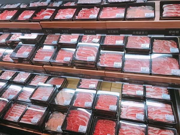 【高雄美食】高雄左營美食 / 左營火鍋推薦。北高雄平價又新鮮的火鍋！一人只要30元湯底費其他吃多少付多少還免服務費！捷運左營站、高鐵下車就能吃到熱呼呼的鍋－祥富水產