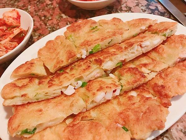 【高雄美食】高雄前金美食 / 捷運中央公園站美食。道地韓國料理。由韓國人經營的韓式料理老店。住巷子裡才知道的韓式烤肉！－金漢城韓式料理無煙燒肉（附完整菜單）