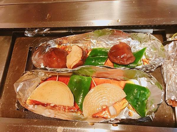 【高雄美食】高雄前金美食 / 捷運中央公園站美食。道地韓國料理。由韓國人經營的韓式料理老店。住巷子裡才知道的韓式烤肉！－金漢城韓式料理無煙燒肉（附完整菜單）