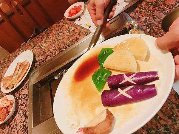 【高雄美食】高雄前金美食 / 捷運中央公園站美食。道地韓國料理。由韓國人經營的韓式料理老店。住巷子裡才知道的韓式烤肉！－金漢城韓式料理無煙燒肉（附完整菜單）