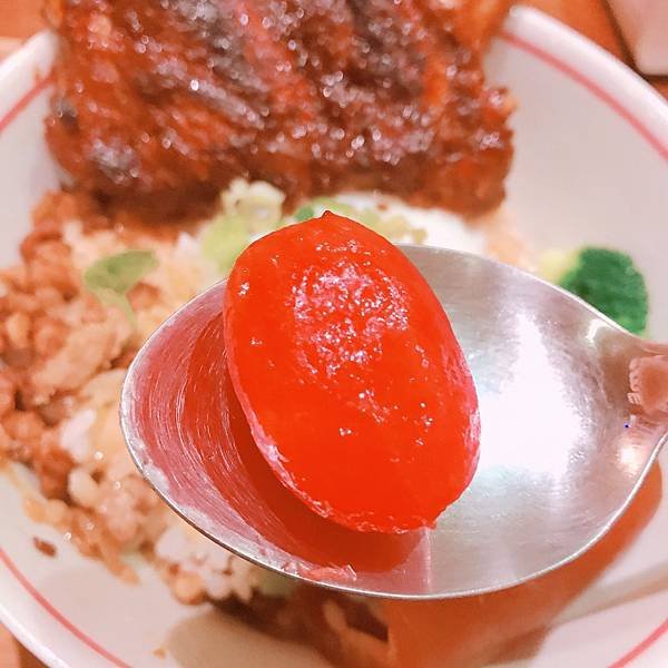 【高雄美食】高雄巷弄美食（近捷運信義國小站）。隱藏版美味消夜口袋名單再收編！工作忙碌後的深夜食堂－抵家Sapah