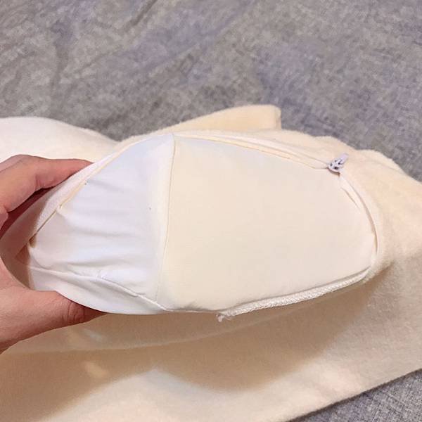 【開箱】經常落枕、肩頸痠痛影響工作效率？如何挑選枕頭很重要！別於傳統記憶枕的恆溫親水記憶枕。夏天不悶熱、冬天不變硬。讓睡眠達人幫你客製化挑選釋壓、合適高度、符合人體工學的命定枕！－睡眠達人irest客製化枕頭
