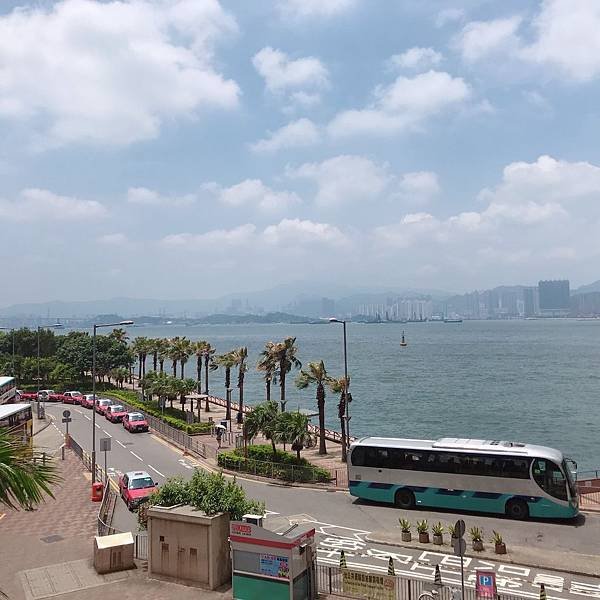 【香港美食】香港上環茶餐廳 / 上環美食。超罪惡又無法抵抗的奶油豬仔包＆奶油西多士搭配香港必吃美食絲襪奶茶+撈丁讓人更堅定「吃飽才有力氣減肥」的道理！－香港蘭芳園信德中心上環店