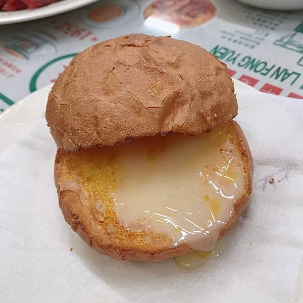 【香港美食】香港上環茶餐廳 / 上環美食。超罪惡又無法抵抗的奶油豬仔包＆奶油西多士搭配香港必吃美食絲襪奶茶+撈丁讓人更堅定「吃飽才有力氣減肥」的道理！－香港蘭芳園信德中心上環店