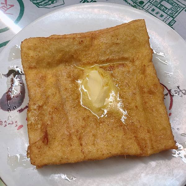 【香港美食】香港上環茶餐廳 / 上環美食。超罪惡又無法抵抗的奶油豬仔包＆奶油西多士搭配香港必吃美食絲襪奶茶+撈丁讓人更堅定「吃飽才有力氣減肥」的道理！－香港蘭芳園信德中心上環店