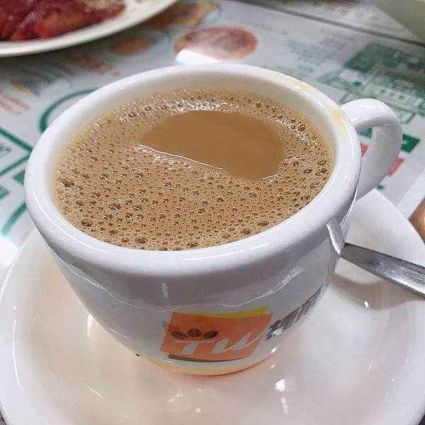 【香港美食】香港上環茶餐廳 / 上環美食。超罪惡又無法抵抗的奶油豬仔包＆奶油西多士搭配香港必吃美食絲襪奶茶+撈丁讓人更堅定「吃飽才有力氣減肥」的道理！－香港蘭芳園信德中心上環店