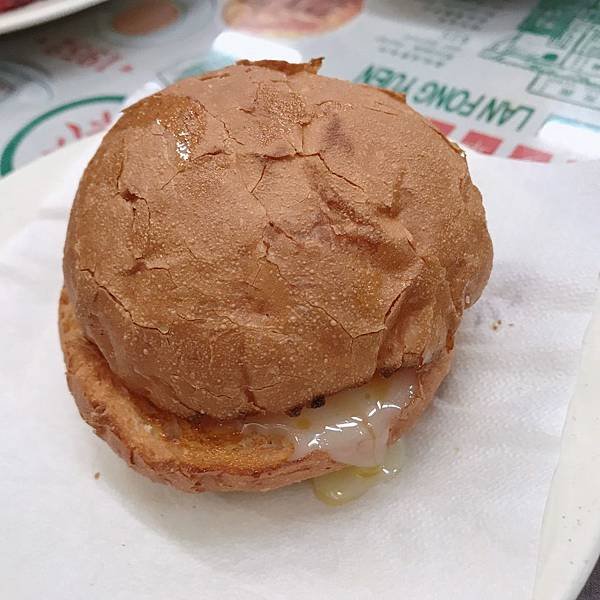 【香港美食】香港上環茶餐廳 / 上環美食。超罪惡又無法抵抗的奶油豬仔包＆奶油西多士搭配香港必吃美食絲襪奶茶+撈丁讓人更堅定「吃飽才有力氣減肥」的道理！－香港蘭芳園信德中心上環店