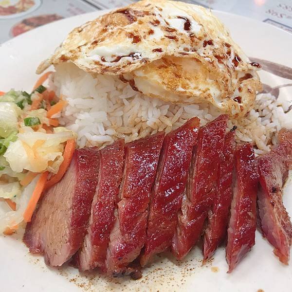 【香港美食】香港上環茶餐廳 / 上環美食。超罪惡又無法抵抗的奶油豬仔包＆奶油西多士搭配香港必吃美食絲襪奶茶+撈丁讓人更堅定「吃飽才有力氣減肥」的道理！－香港蘭芳園信德中心上環店.jpg