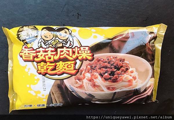 【開箱】麵條Q彈有勁、拌醬濃郁夠味的人氣團購拌麵推薦！12種口味自由搭配。正餐宵夜都能方便享用的快煮麵－小麵館平價乾拌麵