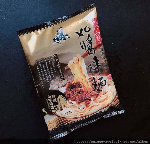 【開箱】麵條Q彈有勁、拌醬濃郁夠味的人氣團購拌麵推薦！12種口味自由搭配。正餐宵夜都能方便享用的快煮麵－小麵館平價乾拌麵