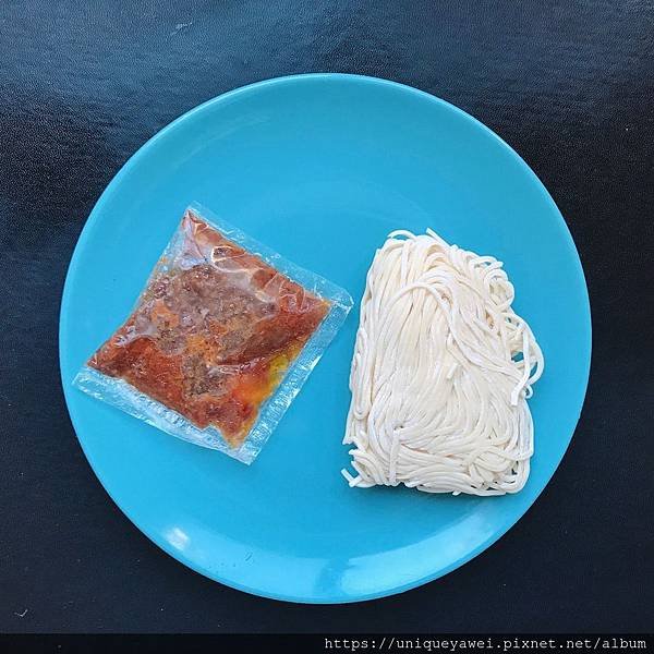 【開箱】麵條Q彈有勁、拌醬濃郁夠味的人氣團購拌麵推薦！12種口味自由搭配。正餐宵夜都能方便享用的快煮麵－小麵館平價乾拌麵