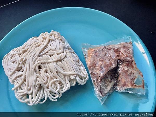 【開箱】麵條Q彈有勁、拌醬濃郁夠味的人氣團購拌麵推薦！12種口味自由搭配。正餐宵夜都能方便享用的快煮麵－小麵館平價乾拌麵