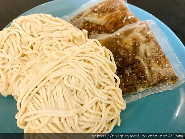 【開箱】麵條Q彈有勁、拌醬濃郁夠味的人氣團購拌麵推薦！12種口味自由搭配。正餐宵夜都能方便享用的快煮麵－小麵館平價乾拌麵